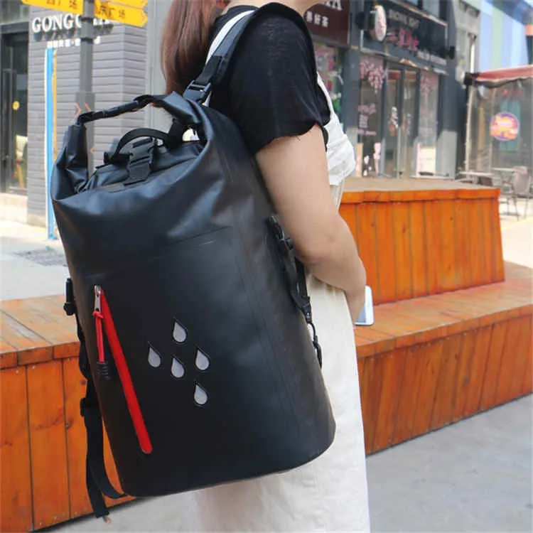 25L Waterproof Backpack Waterproof Bucket Bag With Reflective Strip(Black)