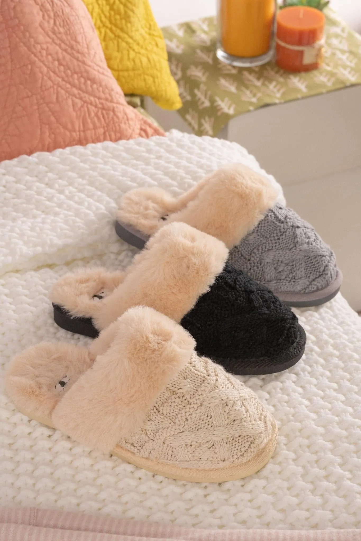 Black Purl Fuzzy Slippers