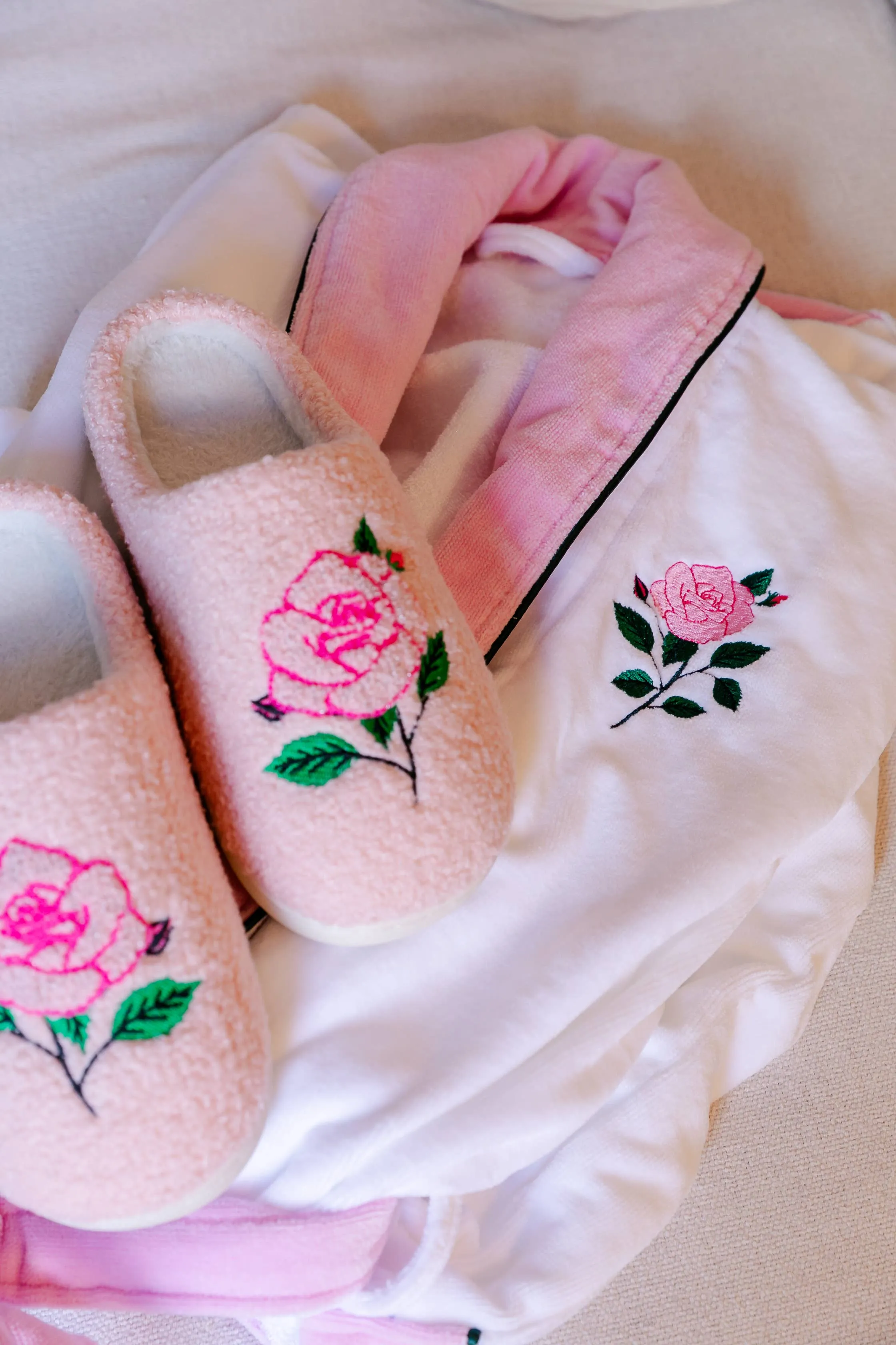 Indoor / Outdoor Slippers - Roses - Pink: S/M